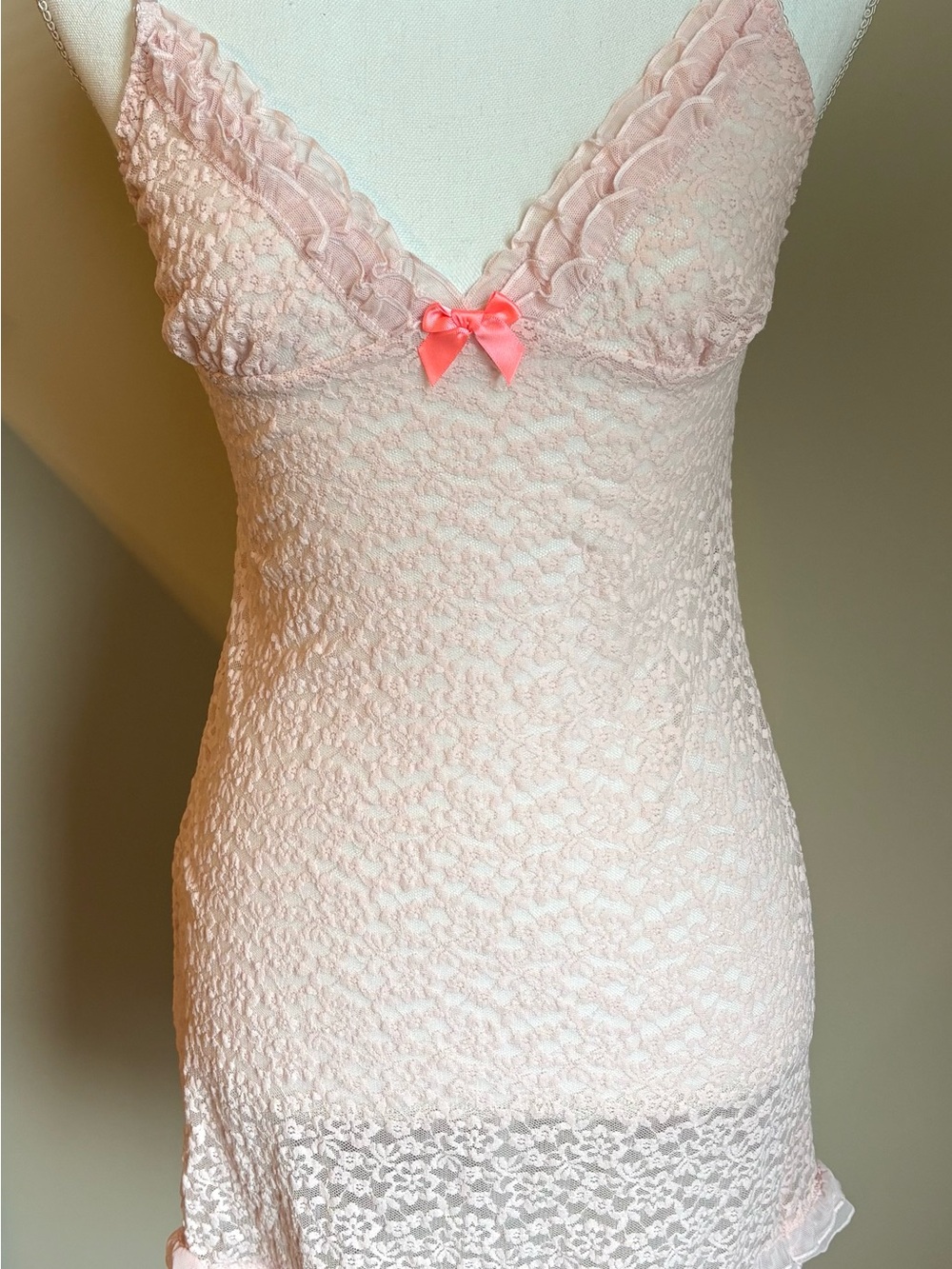 Victoria Secret vintage y2k LARGE Delicate Lace Chemise Slip in Light Pink